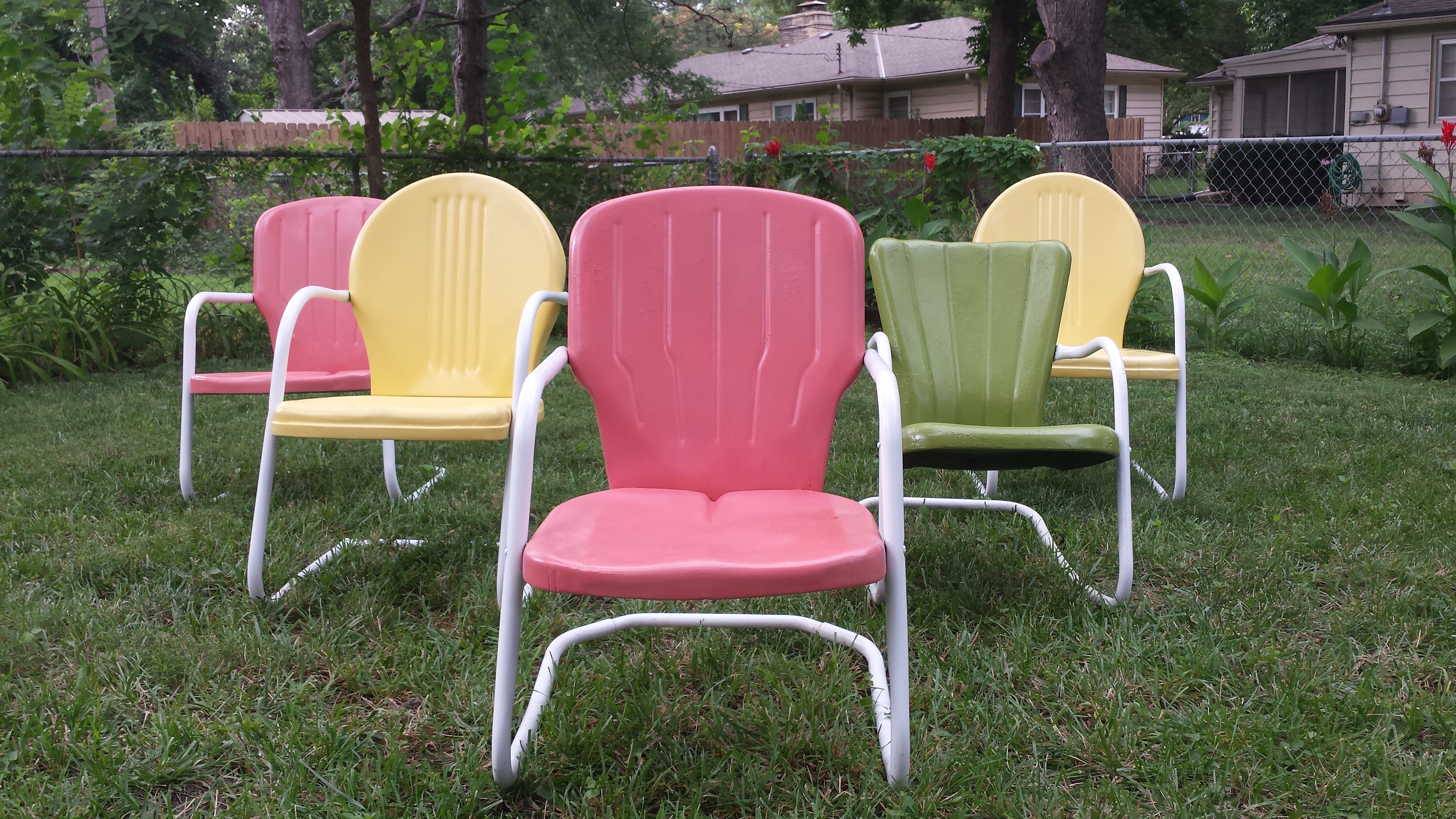 The Metal Lawn Chair What Every Mid Century Modern Enthusiast