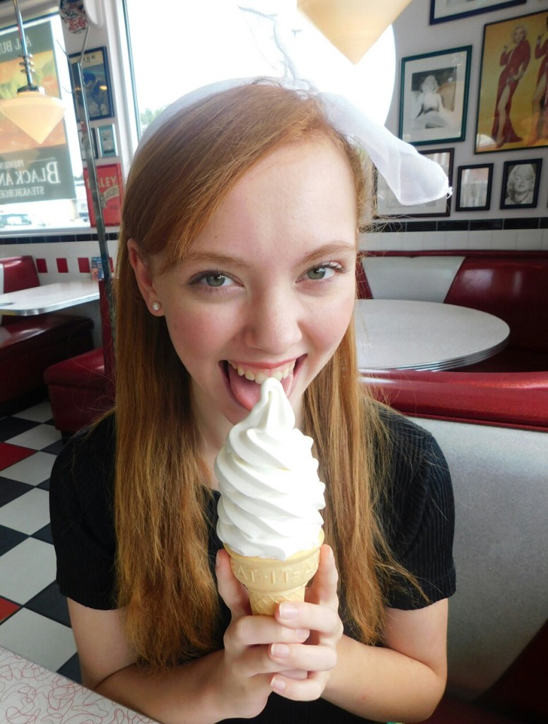 Ice cream makes everyone happy. So does Googie!